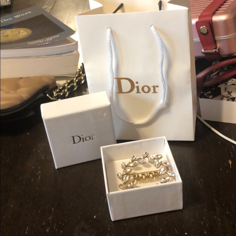 Dior broach